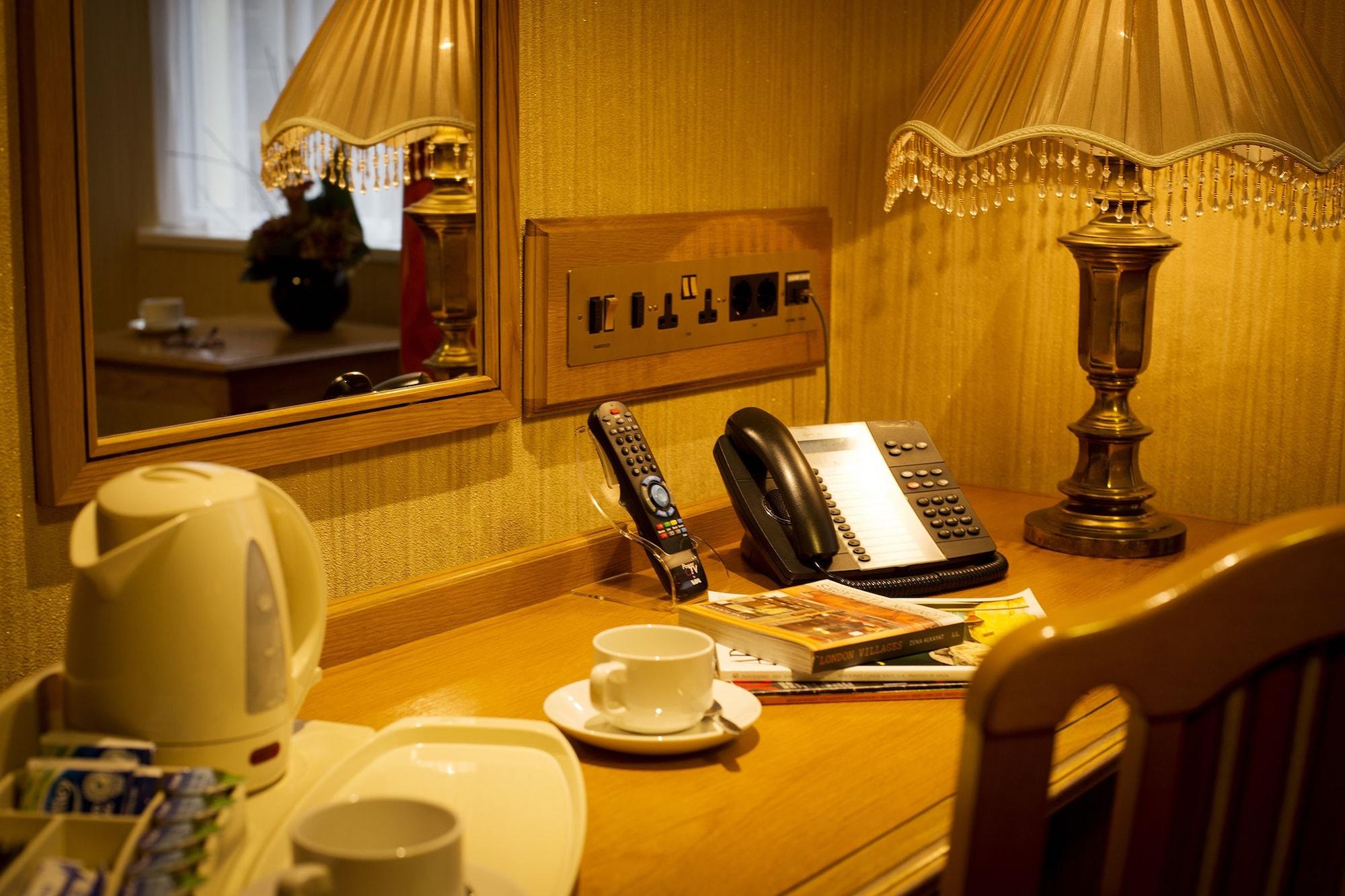 The Montana Hotel Лондон Экстерьер фото