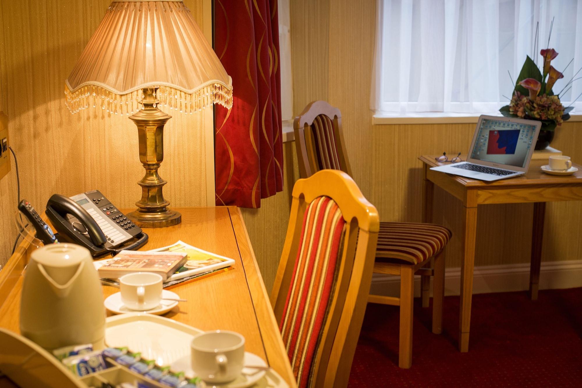 The Montana Hotel Лондон Экстерьер фото